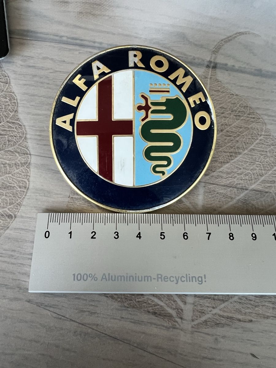 Alfa Romeo Tutti pezzi di ricambio auto: Alfa Romeo Emblem Signet Logo – Usato da Sevelen venduto da Ritiplampi 2
