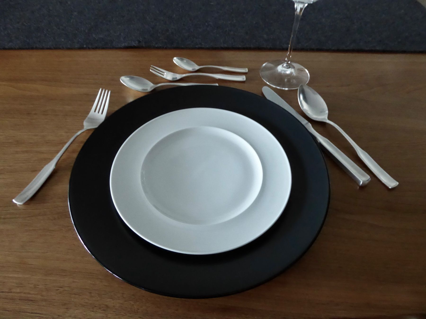 Bestecksets: Unbenutztes 75 -teiliges modernes Silber-Besteck – Neu (gemäss Beschreibung) aus Elsau von Gigelix 3