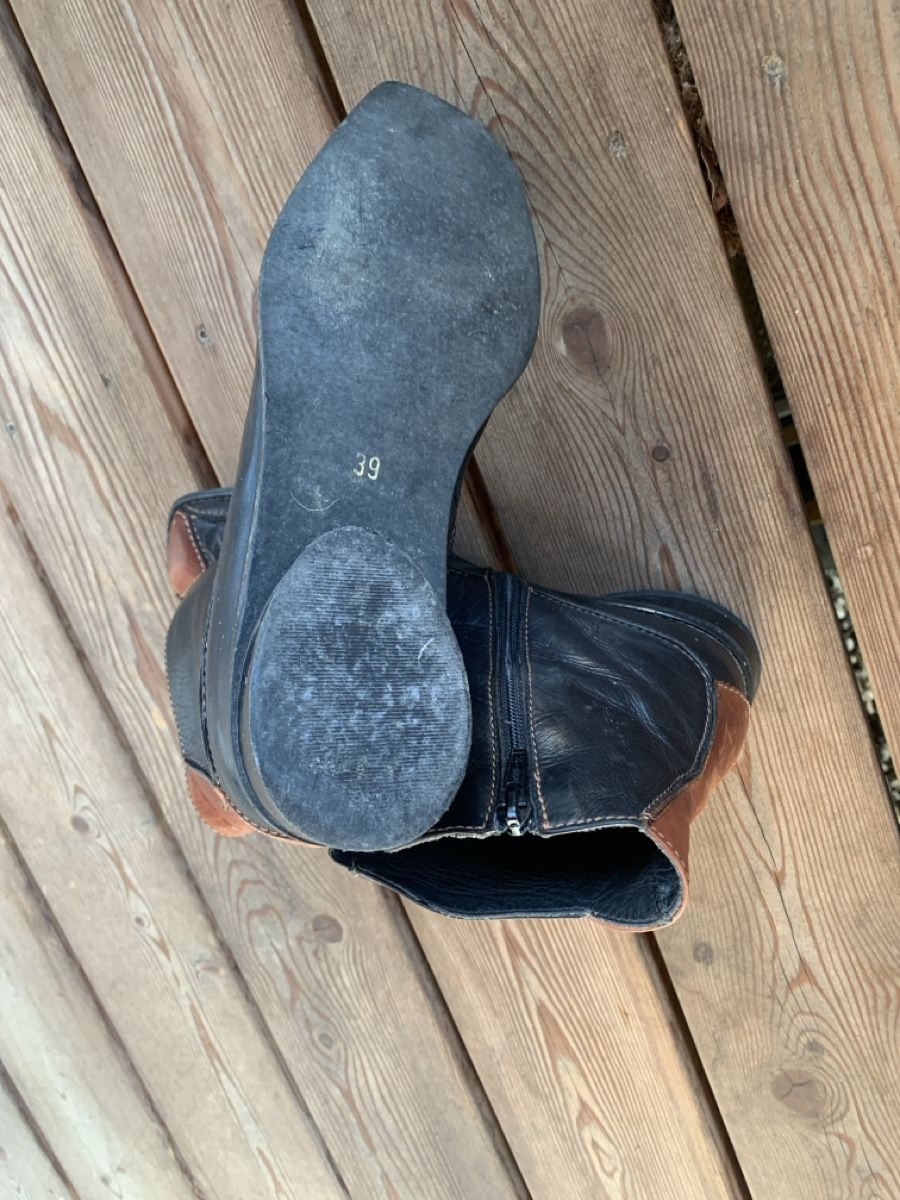 Scarpe da donna: Schwarze Leder Stiefeletten,Grösse 39 – Usato da Amriswil venduto da rah_hd2j 2