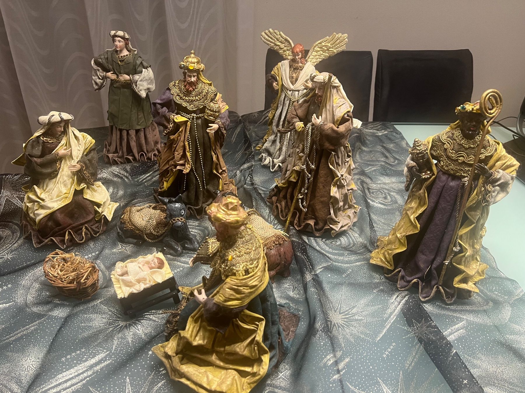 Toutes les décorations: Weihnachtsfiguren mit prächtigen Gewändern – D'occasion à Frauenfeld par stern081