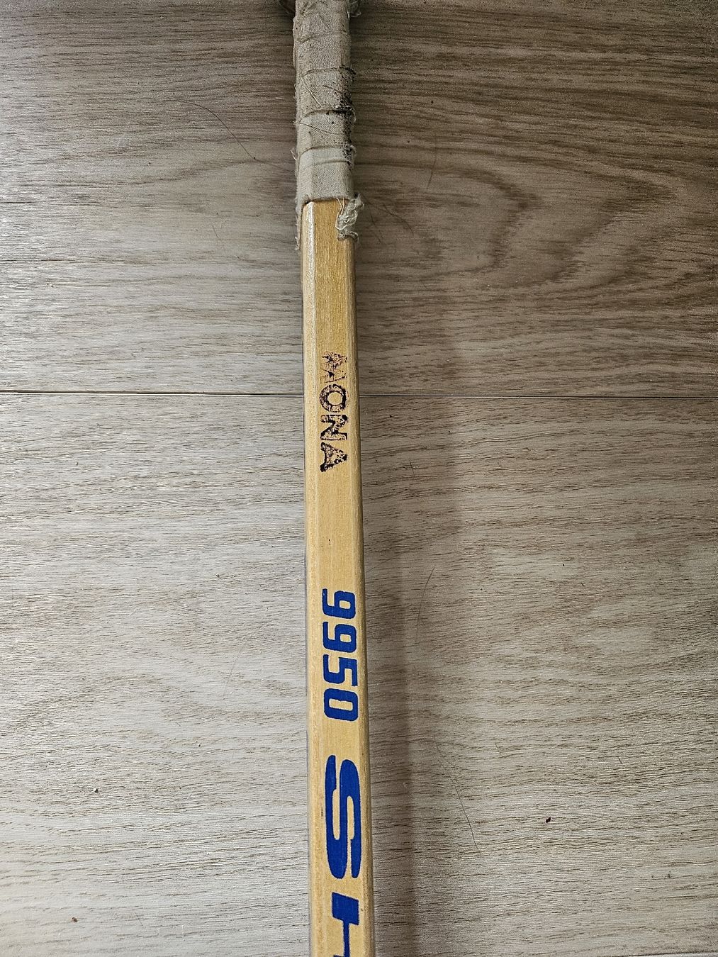 Altro in Antiquarato & Arte: Canne de hockey Mona signée – Usato da La Joux FR venduto da car_ck96 5