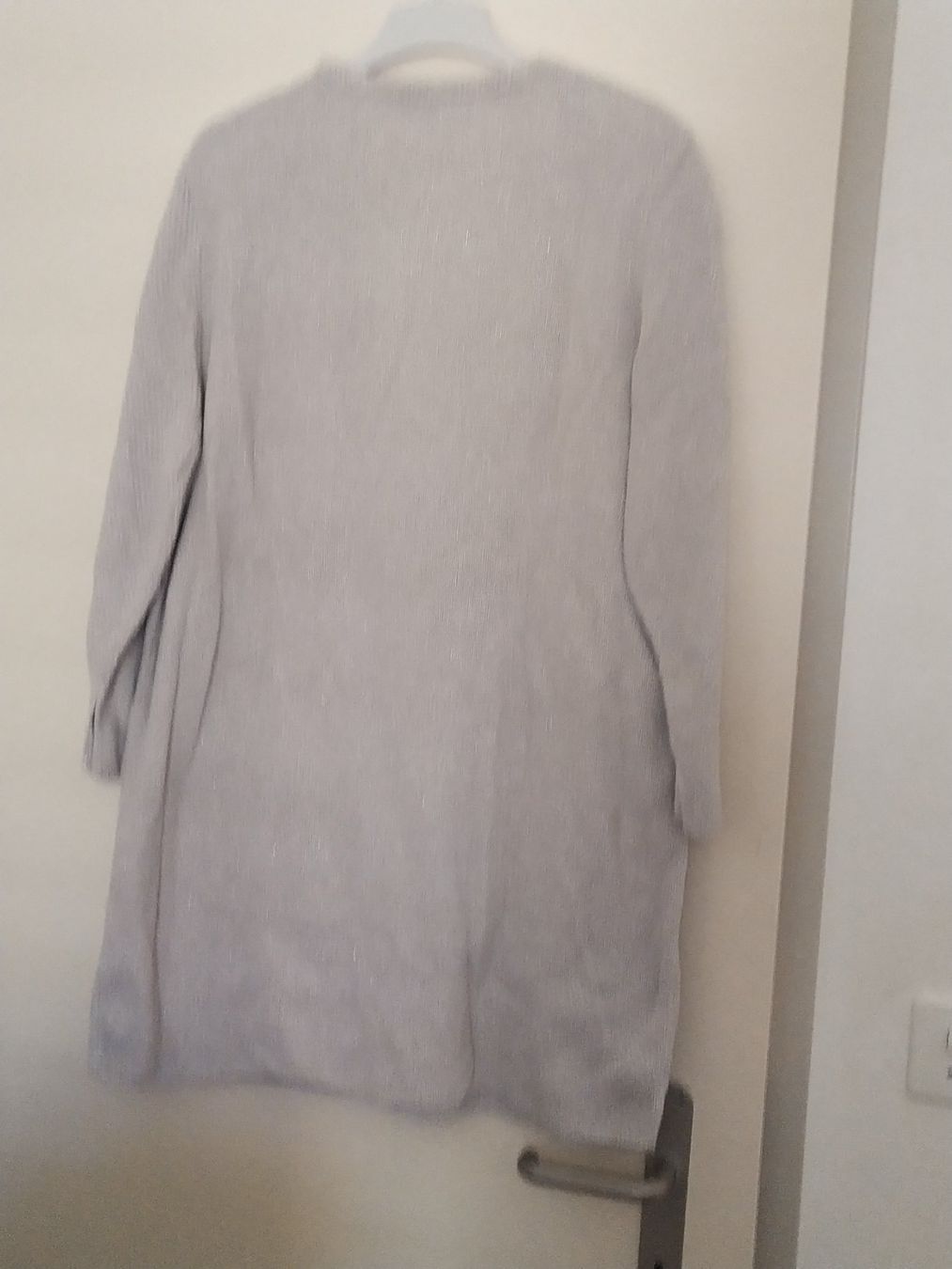 Monari Giacche: Strickjacke MONARI, Grösse 44, grau metallise – Usato da St. Urban venduto da Remember4 1