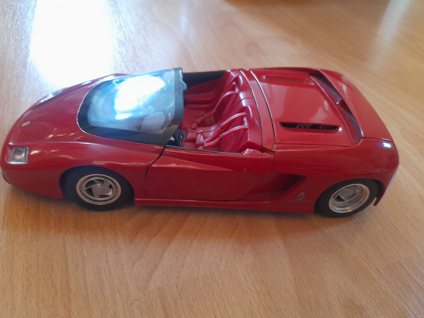 Revell Modellini d'auto: Revell 1:18 Ferrari Mythos Modellauto – Usato da Lustmühle venduto da chevi03 1