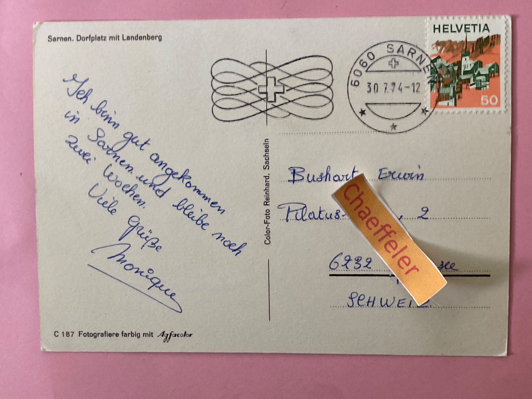 Cartoline postali: 1974 Sarnen.  Dorfplatz mit Lendenberg – Usato da Zürich venduto da Chaeffeler 1
