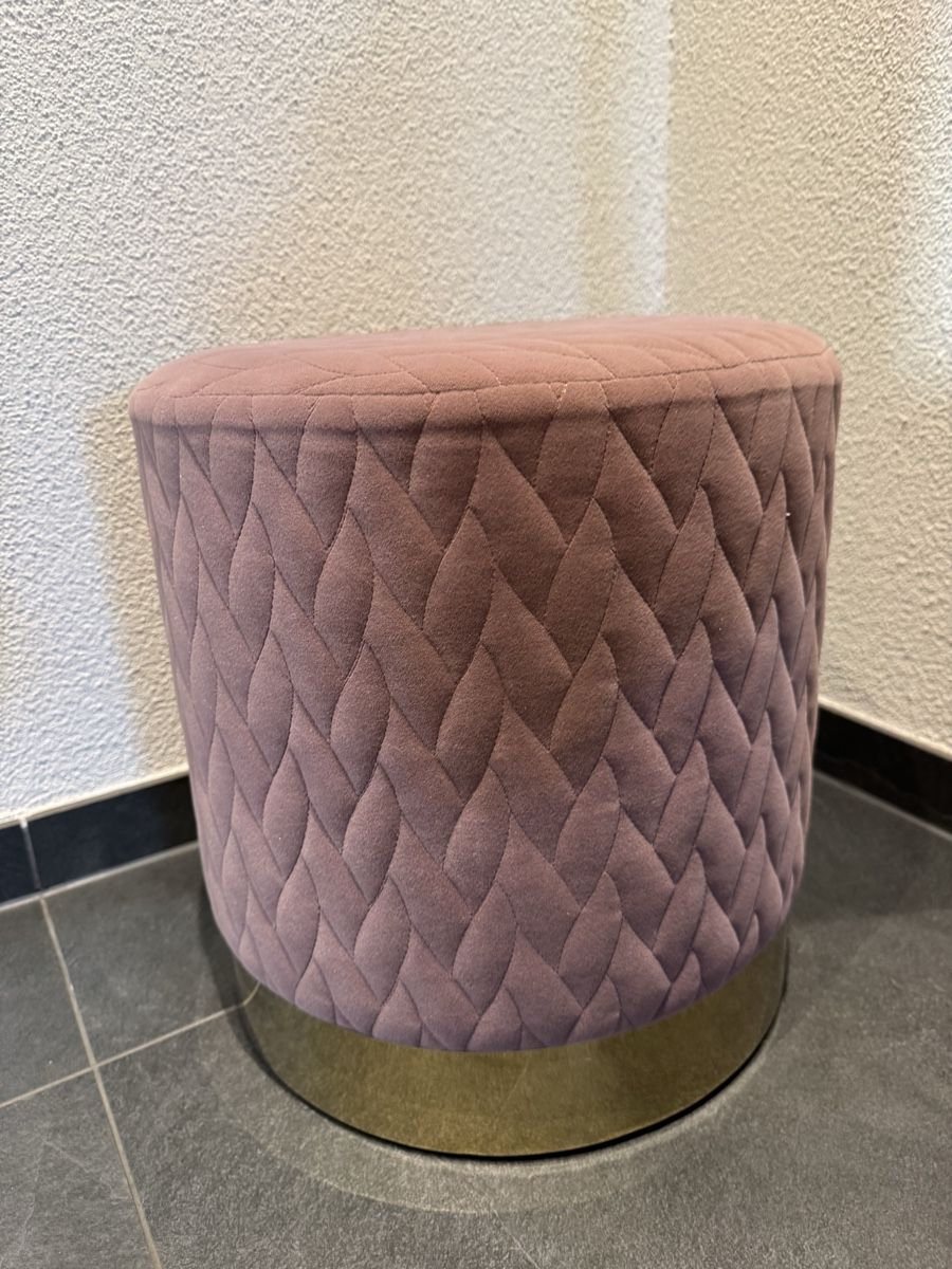 Sgabelli: Eleganter Samt-Hocker in Altrosa – Usato da Rüti ZH venduto da lin_rr7b 1