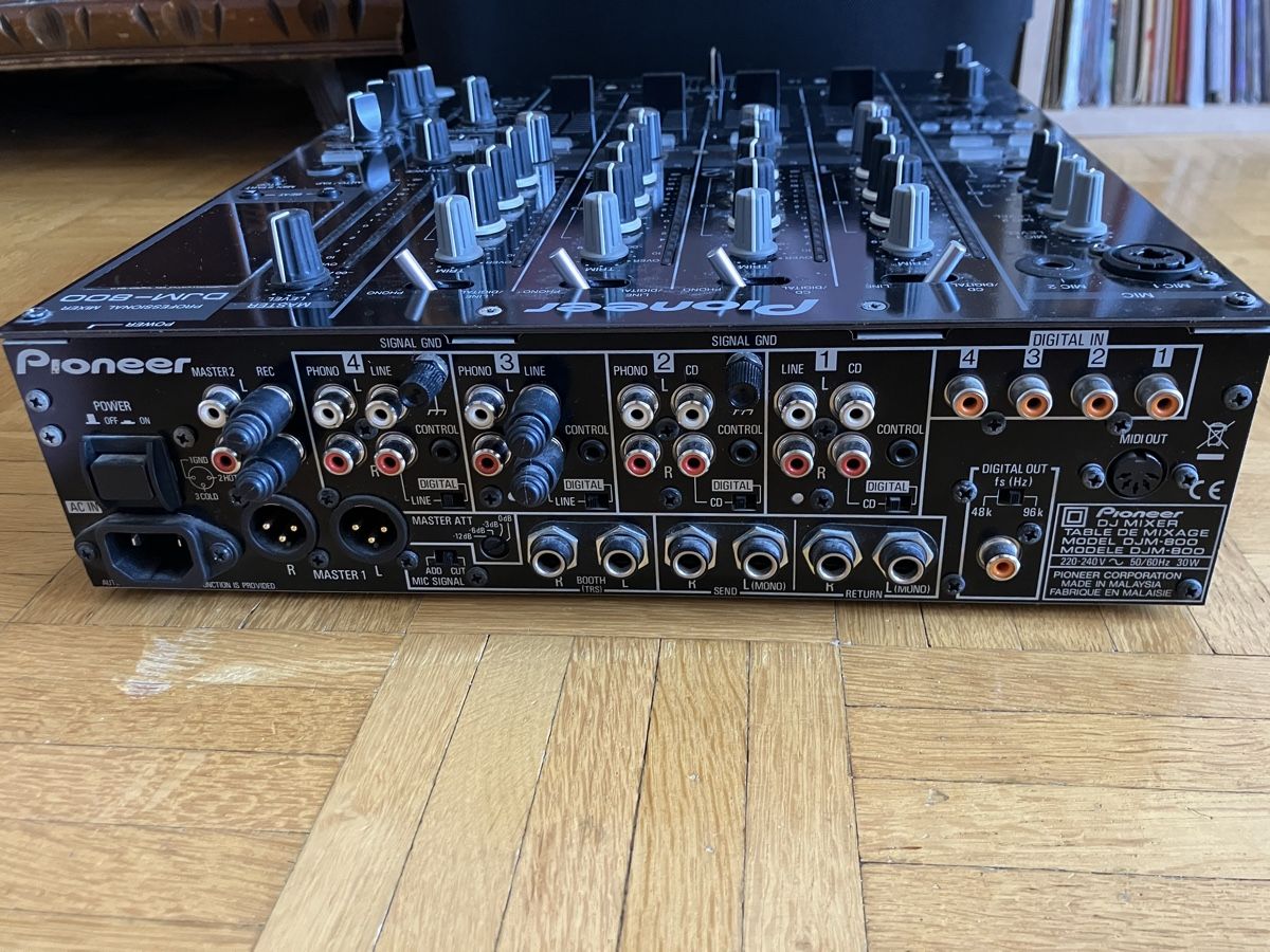 Pioneer Console di mixaggio: Pioneer DJM 800 mixer – Usato da Zürich venduto da jacjacjackyy 2