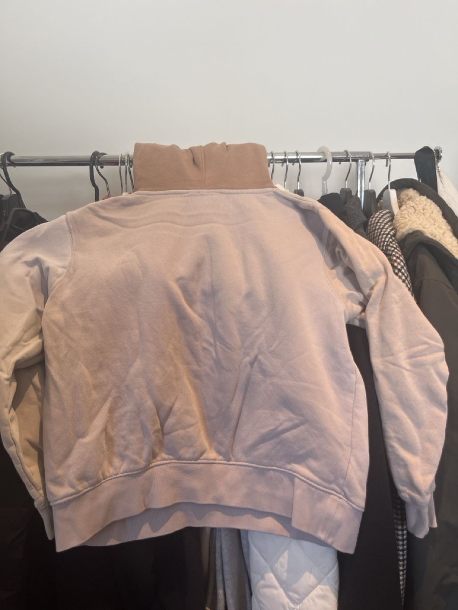 Nike Pulls & Sweat-shirts: Nike Pullover mit Kapuze Grösse S – D'occasion à Ostermundigen par Laariinaa 1