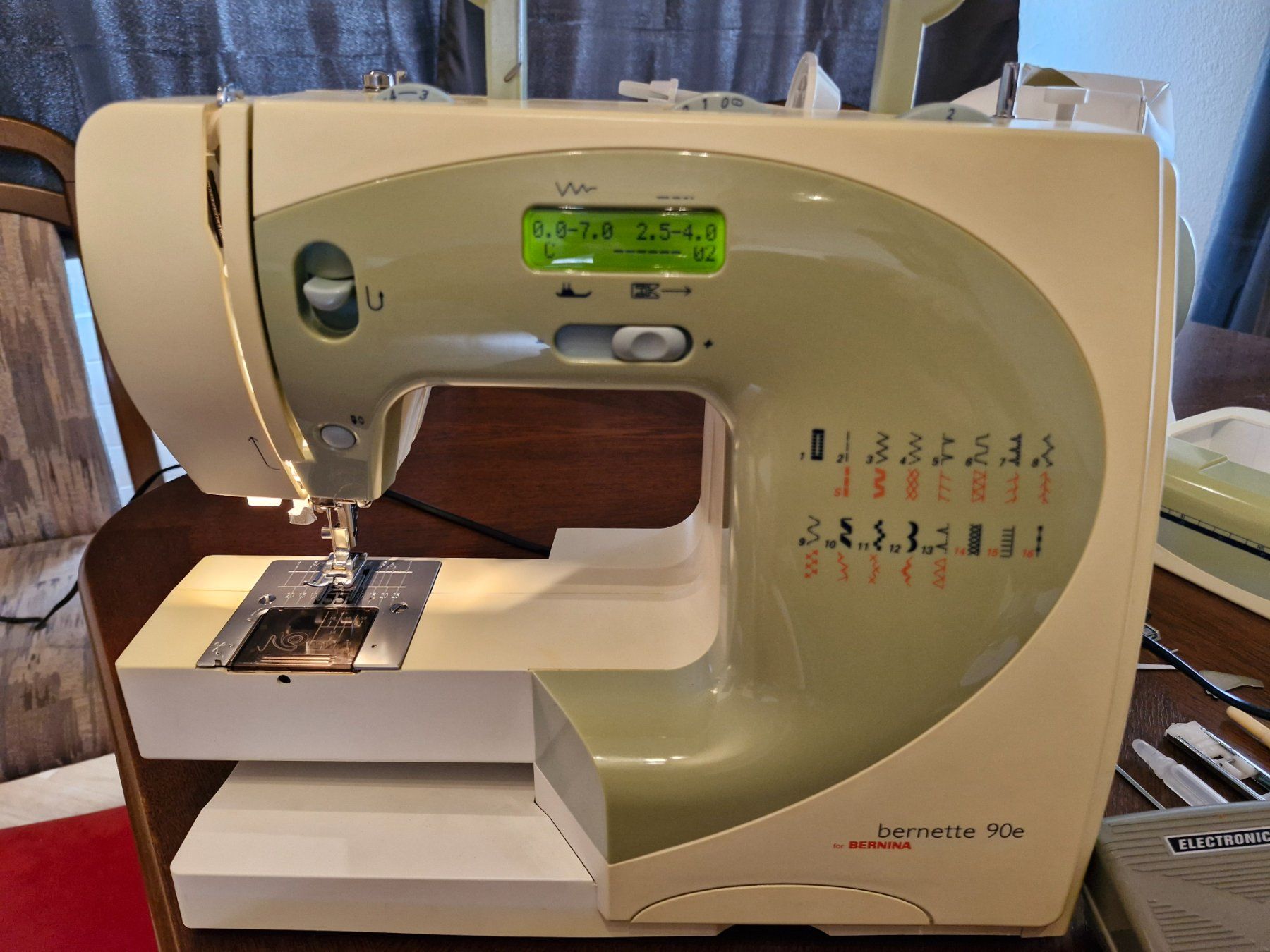 Bernina Macchine da cucire: Nähmaschine Bernina Bernette 90e – Usato da Willisau venduto da Scherw1 1