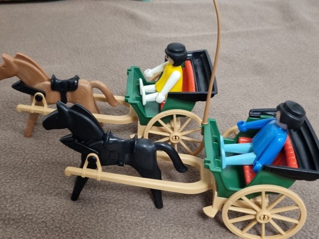 Playmobil Spielzeuge: Playmobil 2 Kutschen mit Pferden – Gebraucht aus geroldswil von Gumball1