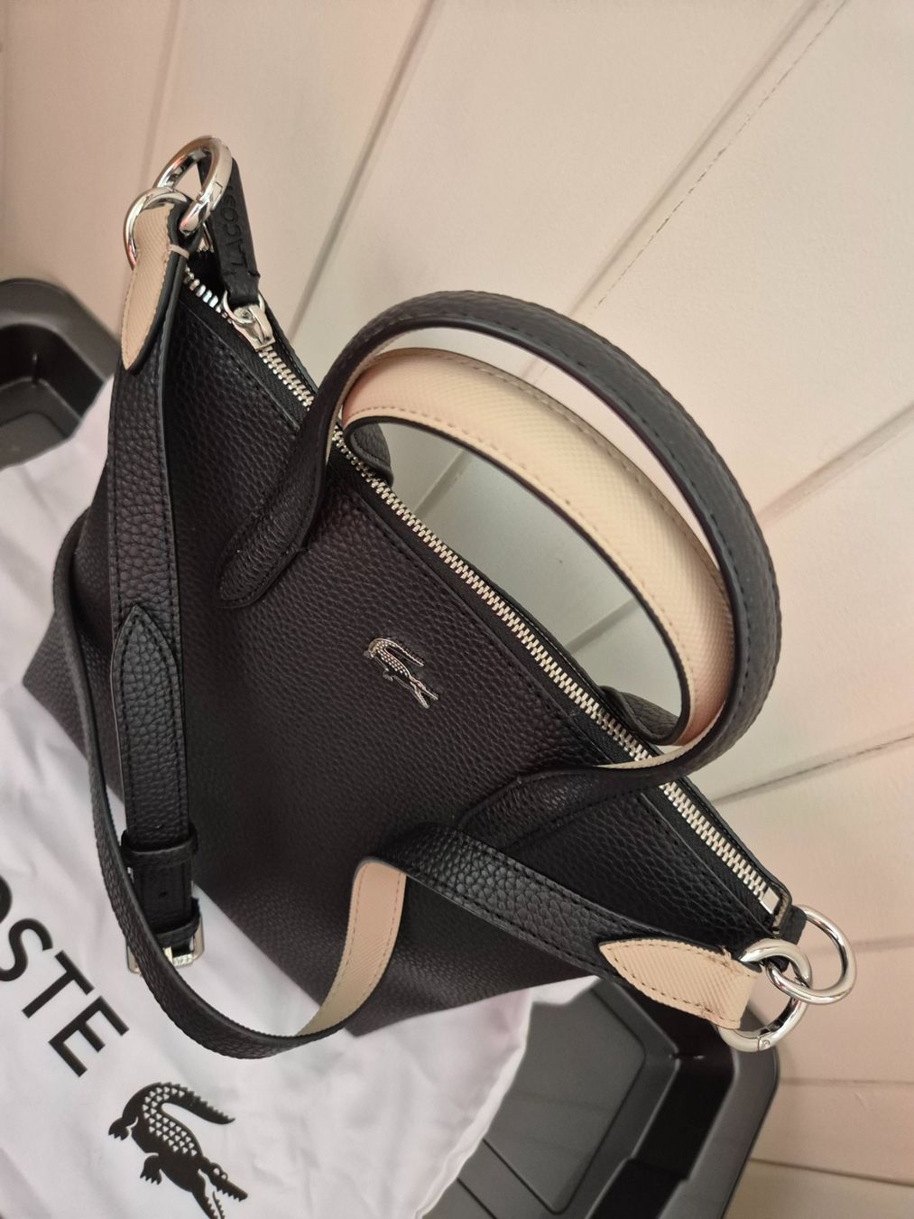 Lacoste Sacs femmes: NEUE LACOSTE Schulter- Handtasche – Neuf (Voir description) à Unteriberg par VOI_69 2