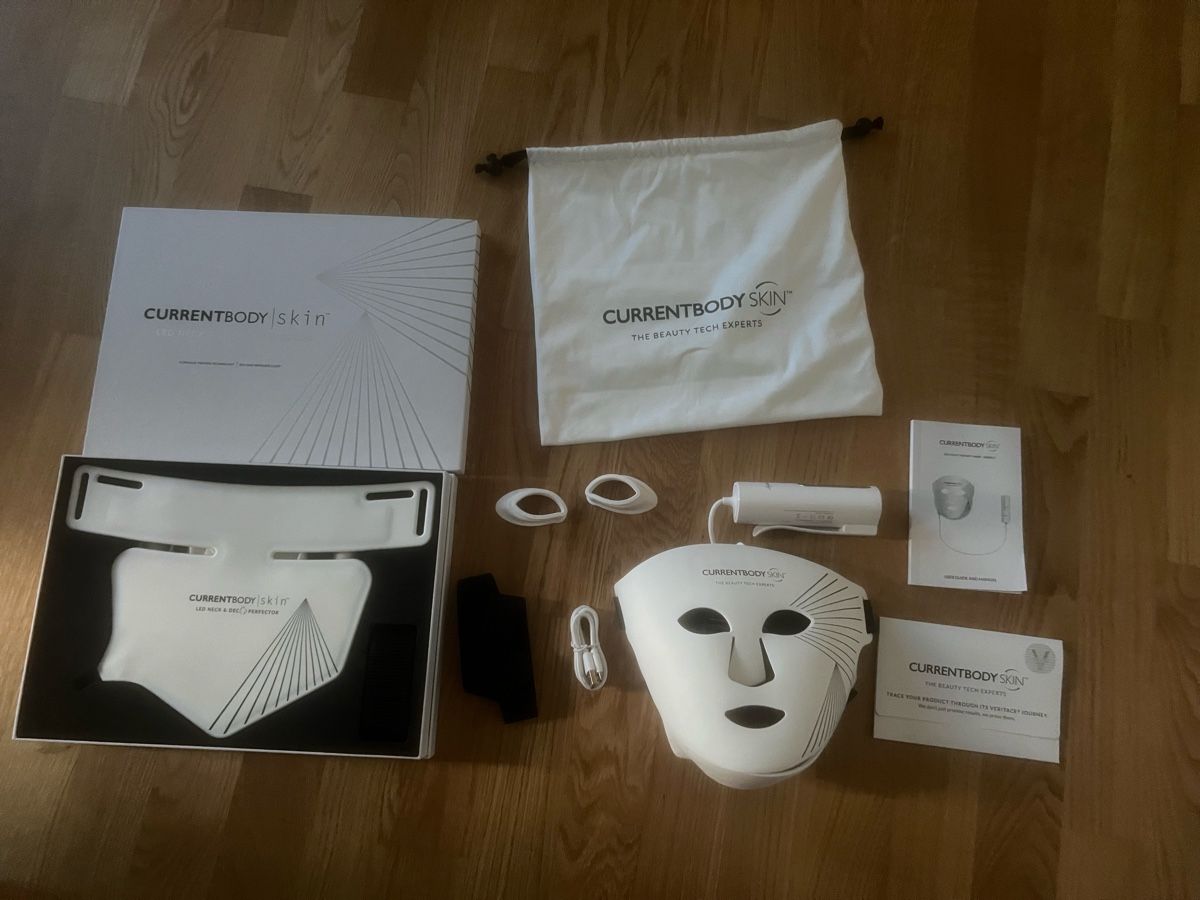 Cura del viso: Currentbody Skin LED Mask & Neck Perfector  – Nuovo (secondo la descrizione) da Dübendorf venduto da ali_g7p8