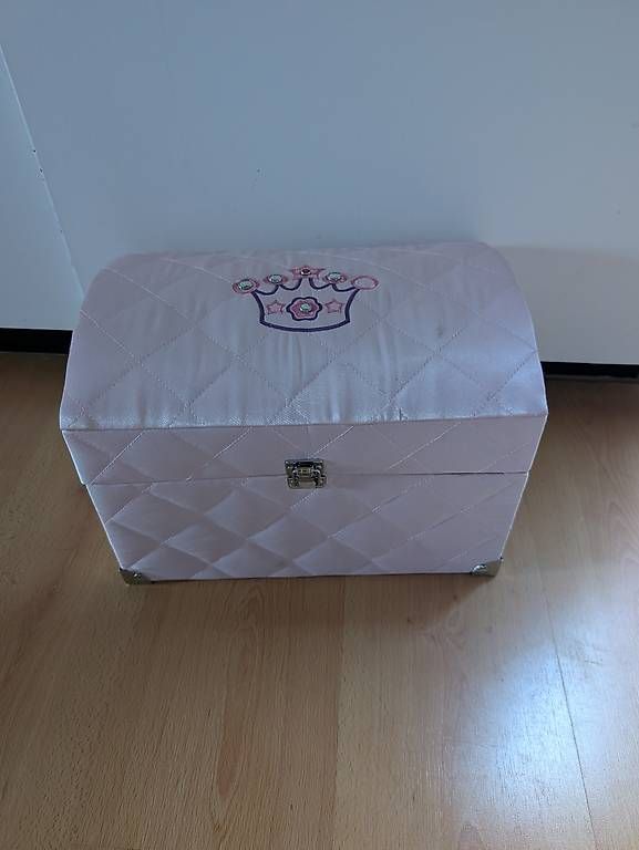 Cassapanche: Prinzessin Truhe – Usato da Schaffhausen venduto da Pfupff
