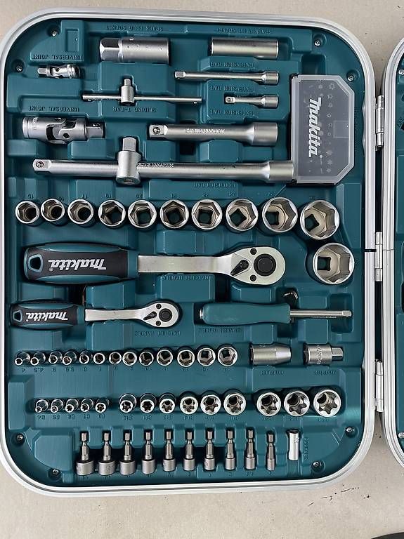 Makita Tutti gli attrezzi: Makita Werkzeugkoffer – Usato da Alchenflüh venduto da christofbraun91 1