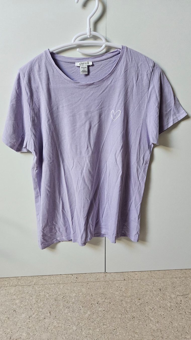 T-shirt: T-Shirt lila – Usato da Münchenbuchsee venduto da Yothu
