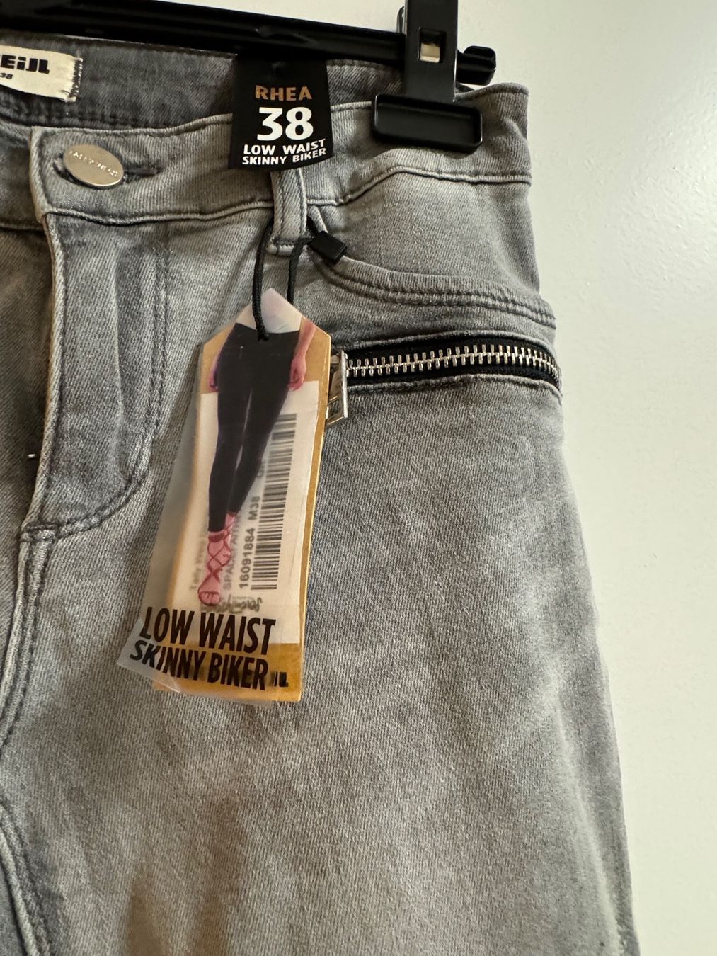 Tally Weijl Jeans: Jeans grau, Tally Weijl, Gr.38, NEU – Neu und originalverpackt aus Arlesheim von Eli_77 7