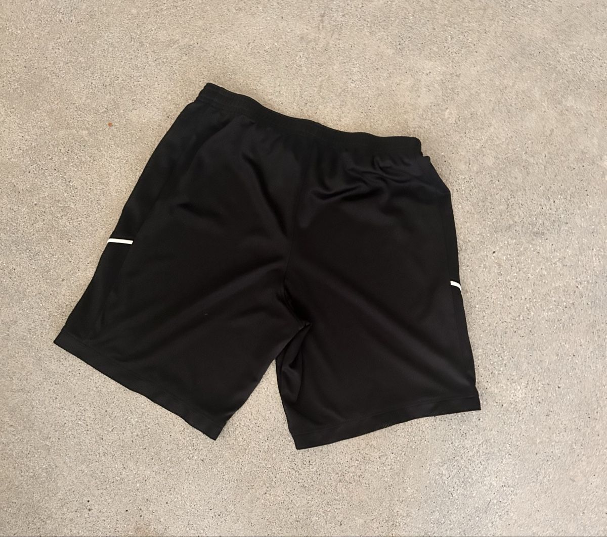 Nike Pantalons: schwarze Nike Dri-FIT Sporthose – D'occasion à Oberrieden par mcl_g5vk 1
