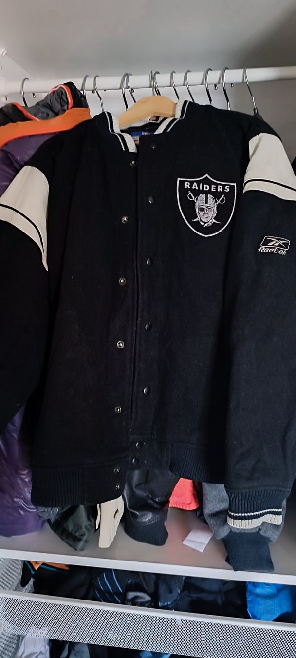 Giacche: Reebok Raiders Jacke College – Usato da Kloten venduto da Curacao74