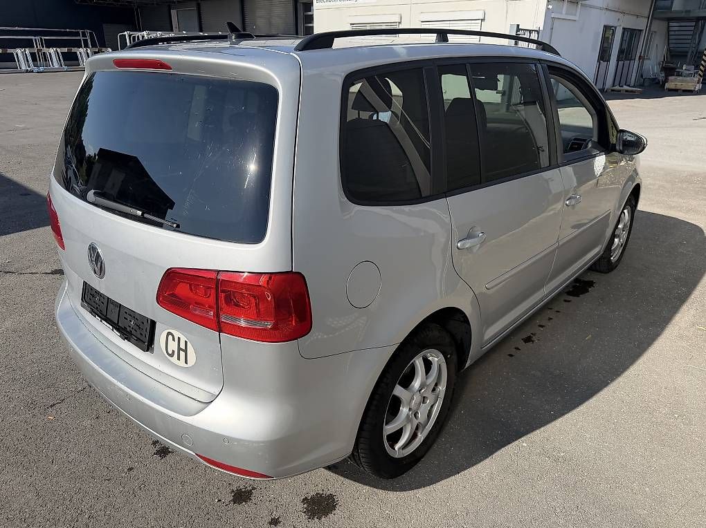 Automobili: VW Touran 1.6 TDI DSG – Usato da Luzern venduto da red_bull2 3