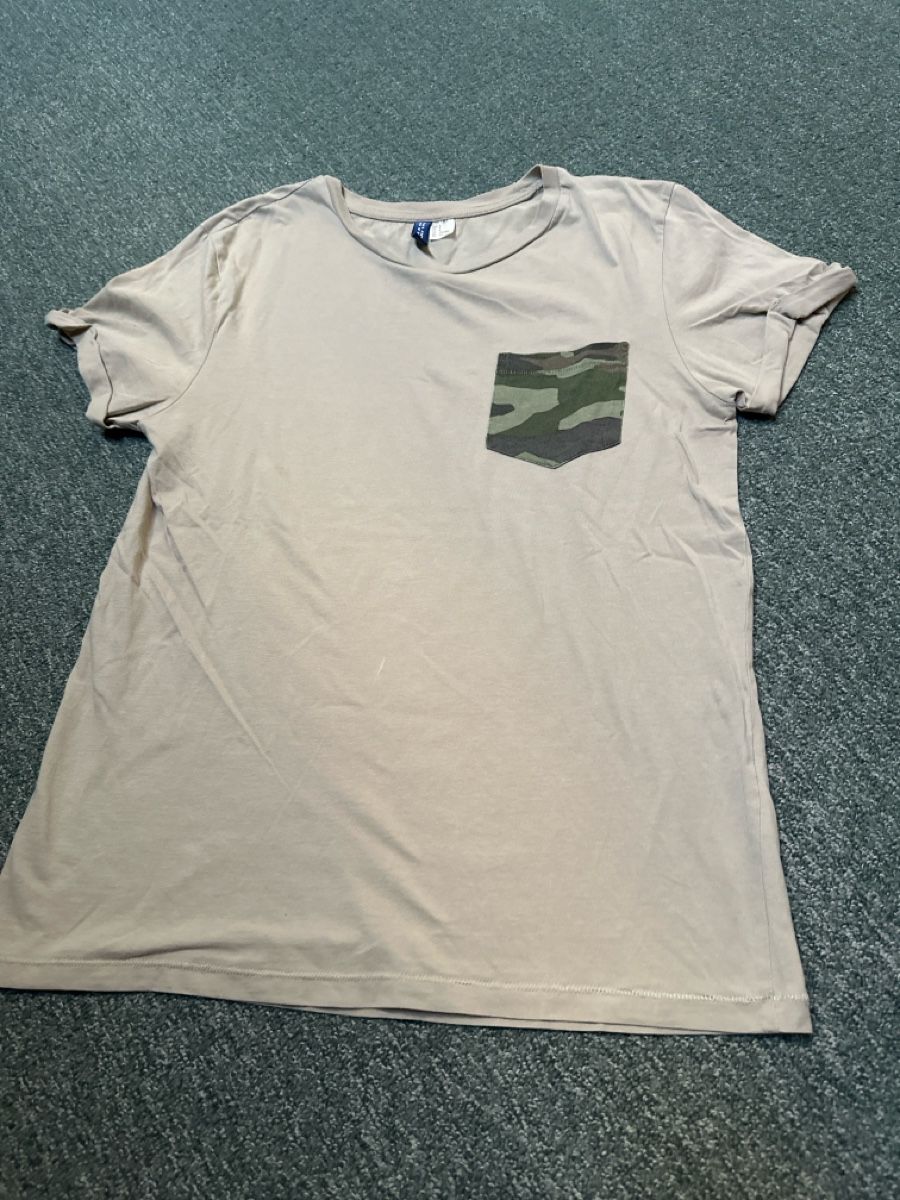 H&M T-shirt: Tshirt H&M Gr S – Usato da Baltschieder venduto da YmroBe