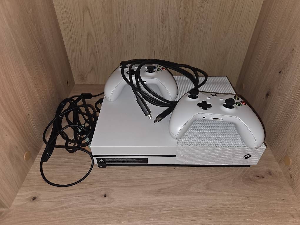 Microsoft Console: Xbox One S 500 GB – Usato da Bellinzona venduto da czecko97