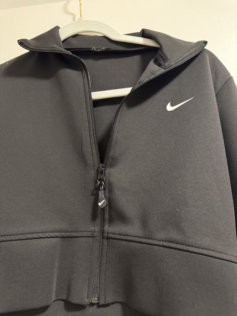 Nike Jacken: Nike Cropped Trainingsjacke Schwarz – Neu (gemäss Beschreibung) aus Winterthur von fij_f65r 2