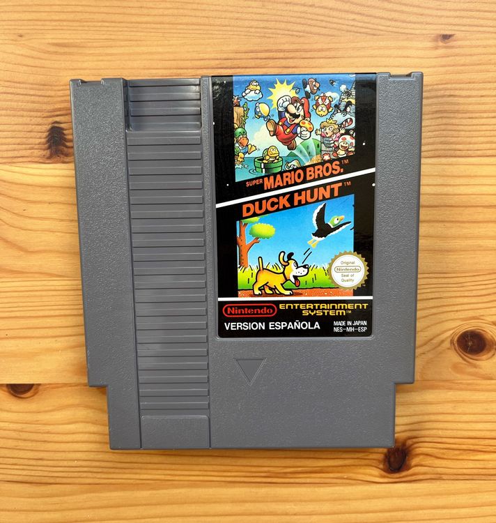 Nintendo Konsolen: 1 Konsole + 2 Kontrollers + 1 Pistole + 87 Spiele ab 1.- Fr! – Gebraucht aus Siebnen von  6
