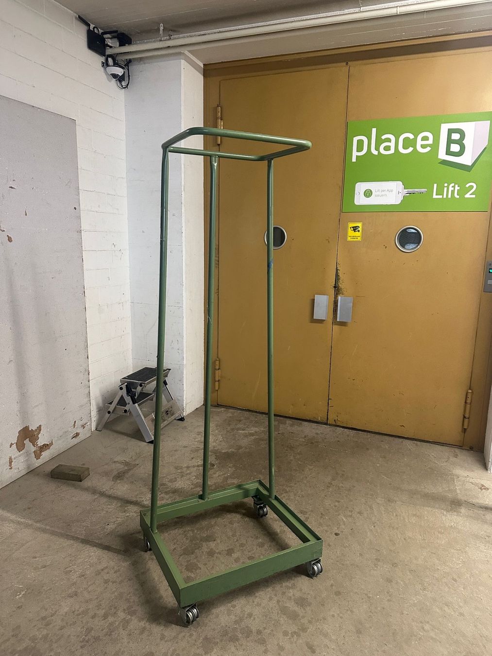 Poubelles: Abfallsackbehälter – D'occasion à Volketswil par ars_sjh2