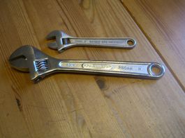 2 verstellbare Rollgabelschlüssel, "Engländer"