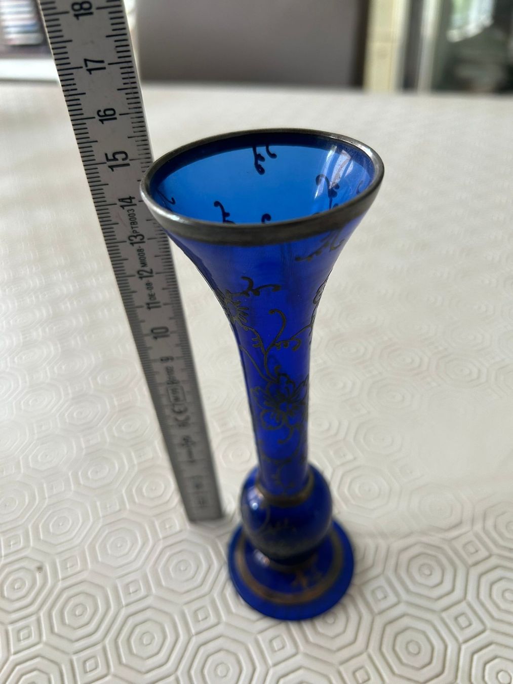 Vasi & Recipienti: Vaso in vetro blu con decori oro – Usato da Melano venduto da H-Sara 1