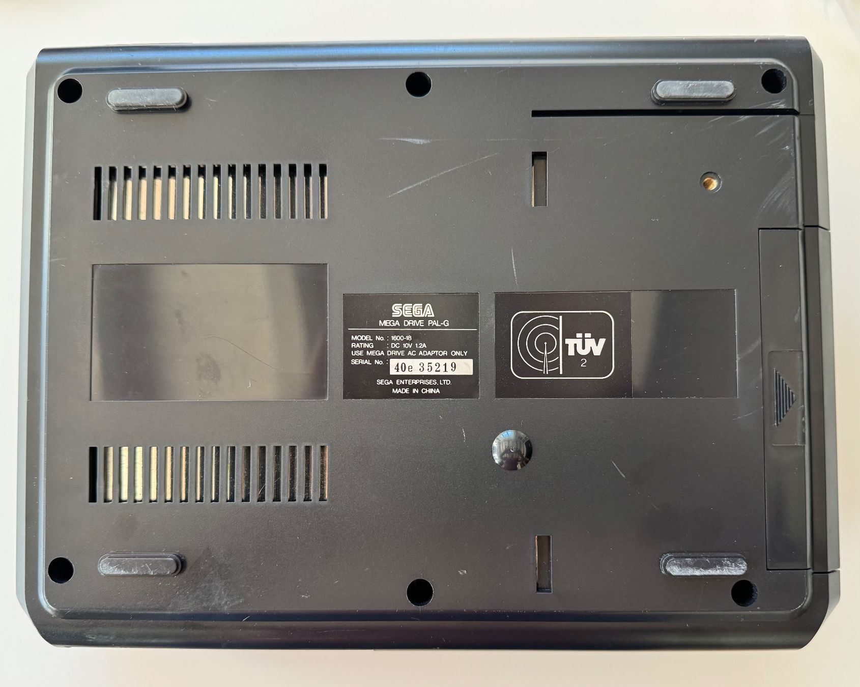Sega Console: Console Sega Mega Drive 16-Bit avec 2 manettes et cables.... – Usato da Leytron venduto da SuPer_BoCk 4