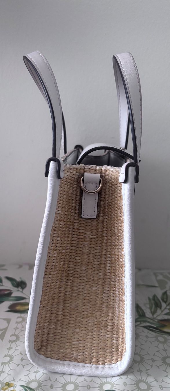 Guess Sacs femmes: Guess Tasche – D'occasion à Basel par dav_5qdt 2