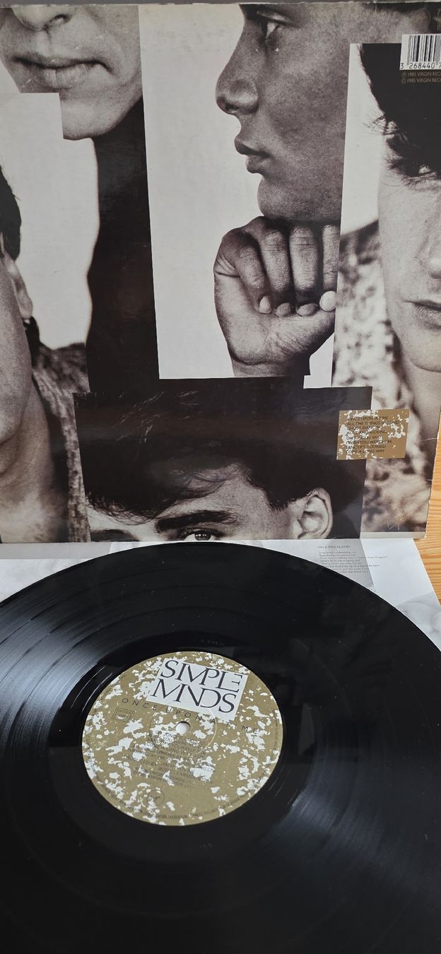 Dischi in vinile: Simple Minds "Once Upon a Time  1985 Vg,Vg – Usato da Yvonand venduto da RF-VINYL 3