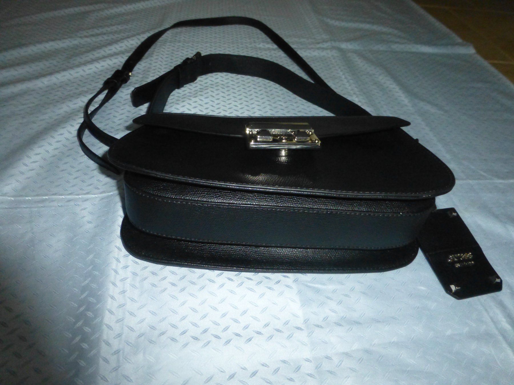 Sacs femmes: Damentasche von Guess – D'occasion à Würenlingen par drago56 1
