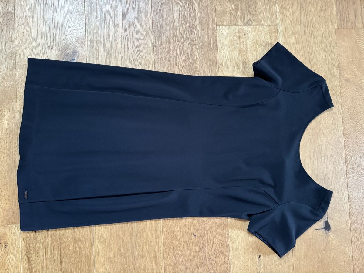 Armani Vestiti: Armani Exchange Kleid schwarz – Nuovo e nell'imballaggio originale da Seon venduto da noe_zz6w