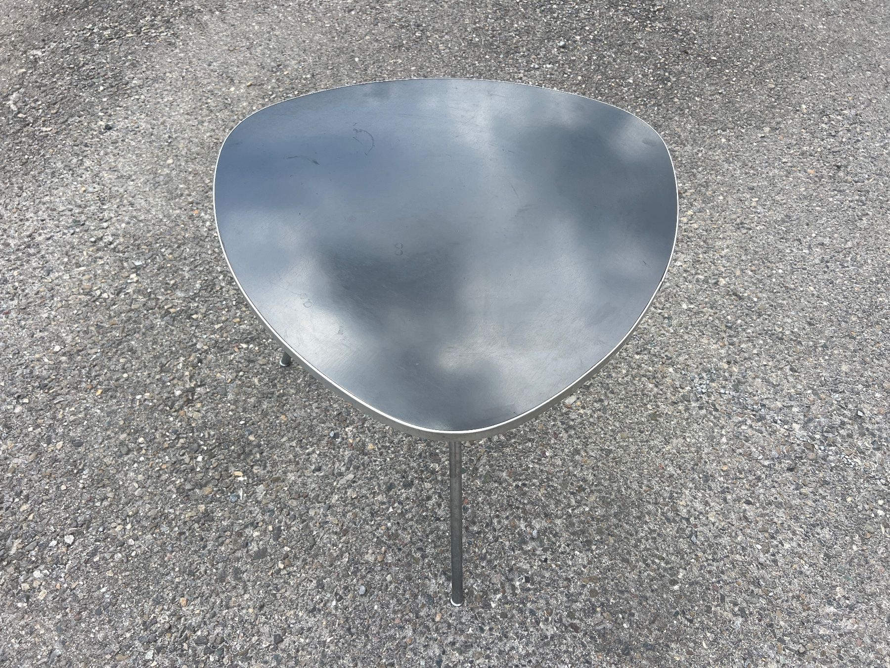 Tables: Mid-Century Tripod Couchtisch – D'occasion à Otelfingen par Yossi-68 7