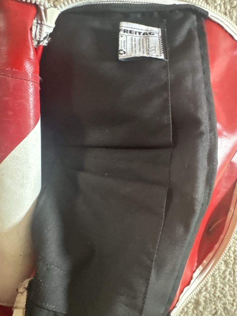 Freitag Rucksäcke: Freitag Backpack Red White Used Condition 40-60 Characters – Gebraucht aus Cudrefin von Net5dok 6
