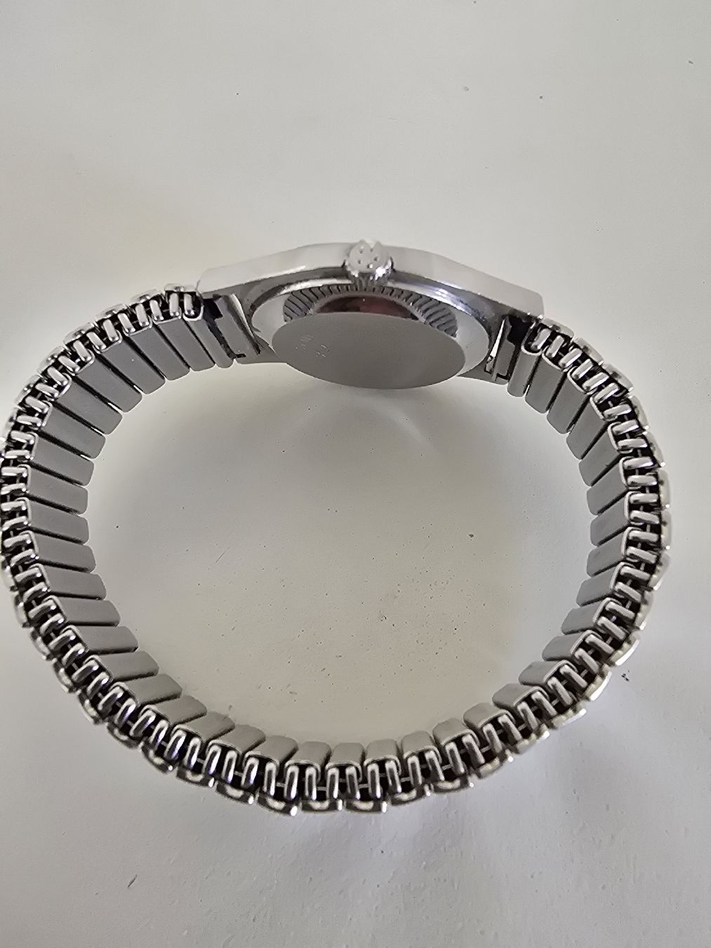 Eterna Uhren: Eterna Damenuhr Quartz, elegantes Design. – Gebraucht aus winterthur von Sammlerecke 2