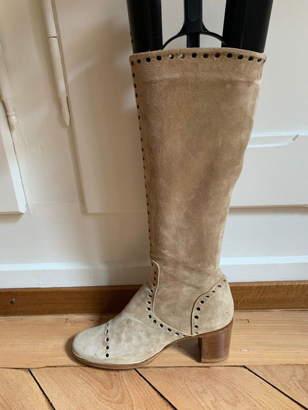 Scarpe da donna: ROCCO P. Wildleder Stiefel hellbraun 35 – Usato da Zürich venduto da Diazaio 1