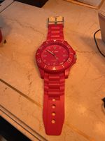 Rote Wanduhr