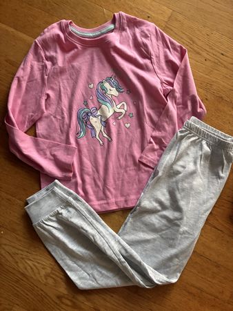 Schönes Pyjama Gr. 116, Neu