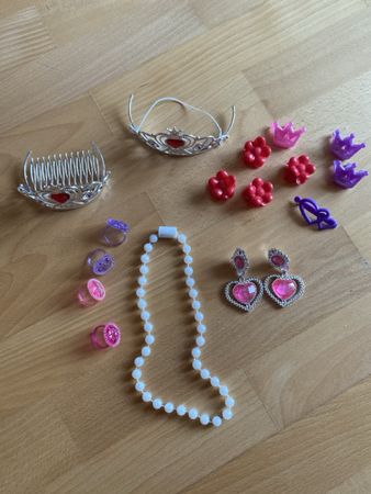 Prinzessinnenkrone und Schmuck