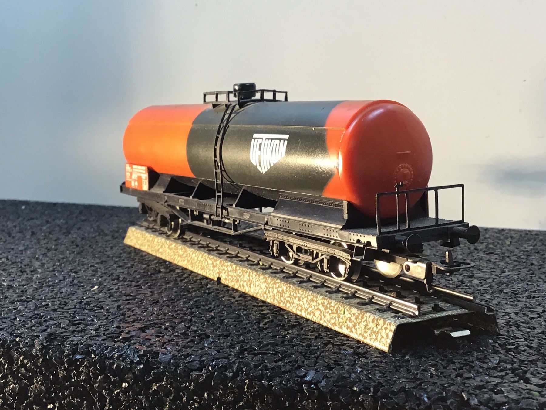 Lima Modellini di ferrovie: MODELL LIMA UETIKON 302921 KESSELWAGEN – Usato da Männedorf venduto da Modelle-aller-Art 2