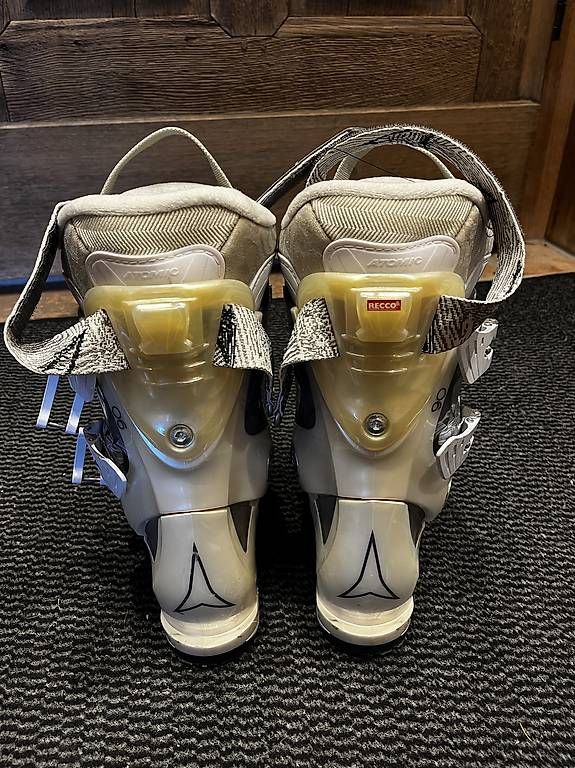Atomic Chaussures femmes: Skischuhe Atomic Gr. 35 – D'occasion à Bern par vinzfr 2