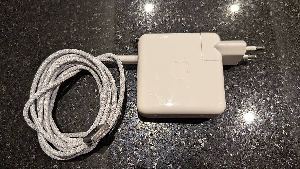 Caricabatterie: Apple Ladegerät 67W mit Magsafe – Usato da Rotkreuz venduto da Nexus2kswiss