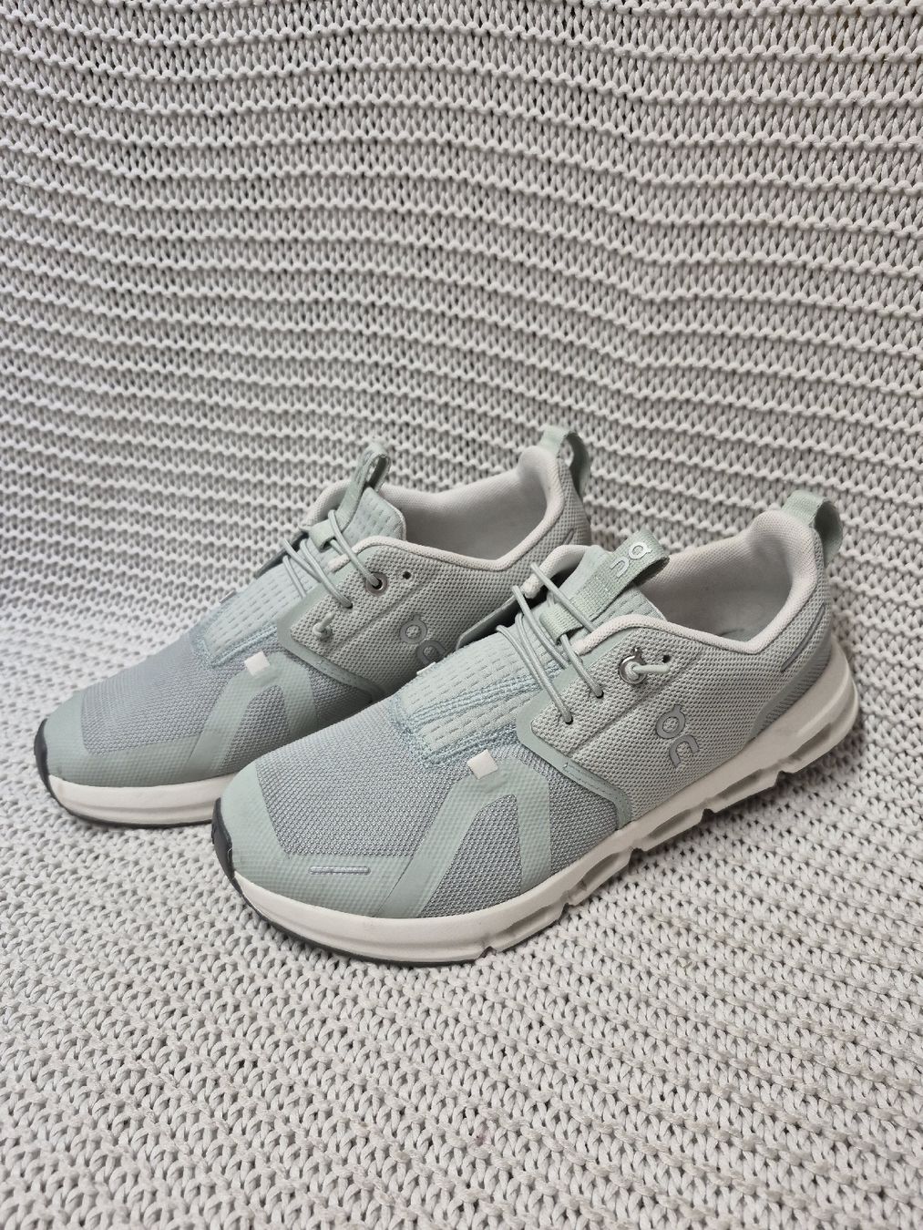 On Scarpe da donna: ON Running Cloud Sky Laufschuhe Gr.38 mint – Usato da Merligen venduto da muss_haben 1