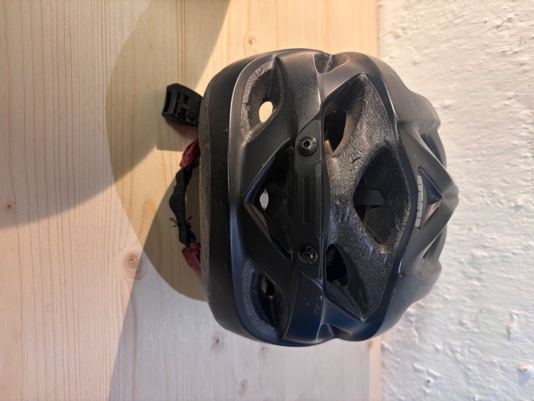 Helme: Fahrradhelm mit Rücklicht, Gr. 54-61cm – Gebraucht aus Chur von lau_jmp7 2