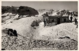 Weisshorn Gipfelhütte Arosa 2557 m. ü. M., ca. 1940, TOP