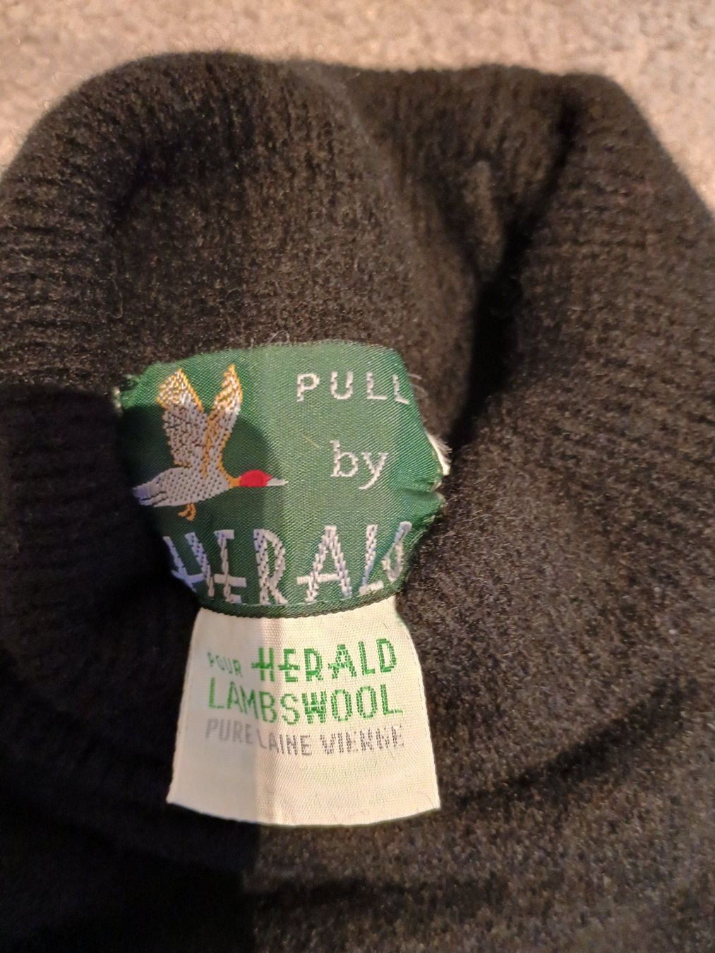 Pulls & Sweat-shirts: Rollkragenpullover Grösse 134 – D'occasion à Mörel par tasie 1