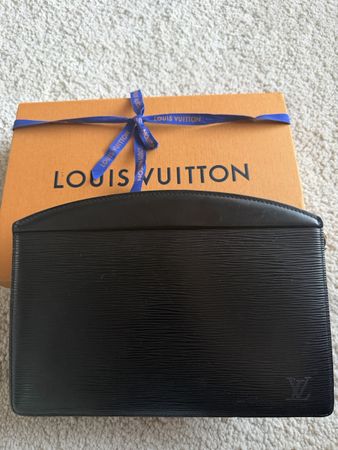 Louis Vuitton Clutch Epi Vintage Leder Schwarz