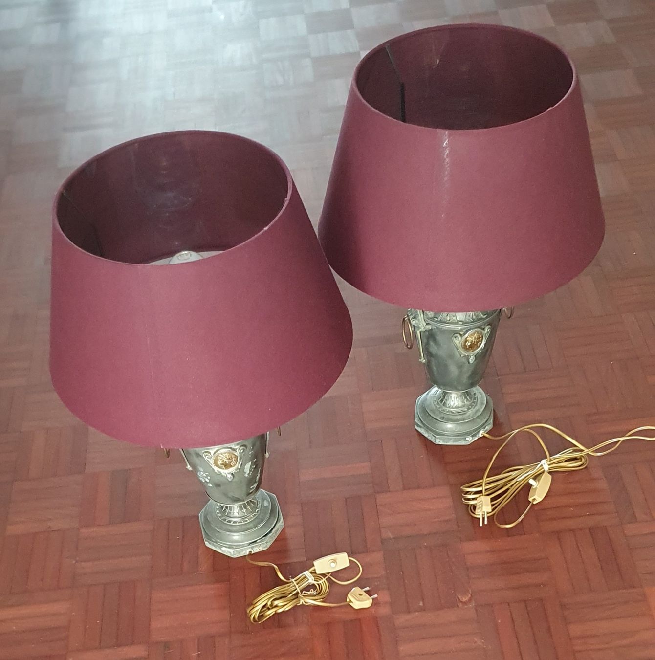 Lampade: Antike Lampen, 2 Stk., mit Lampenschirme – Usato da Kreuzlingen venduto da Rschweiz1 7